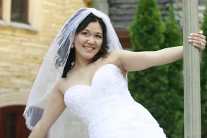 How to Choose a Wedding Dress Neckline for Your Body Shape