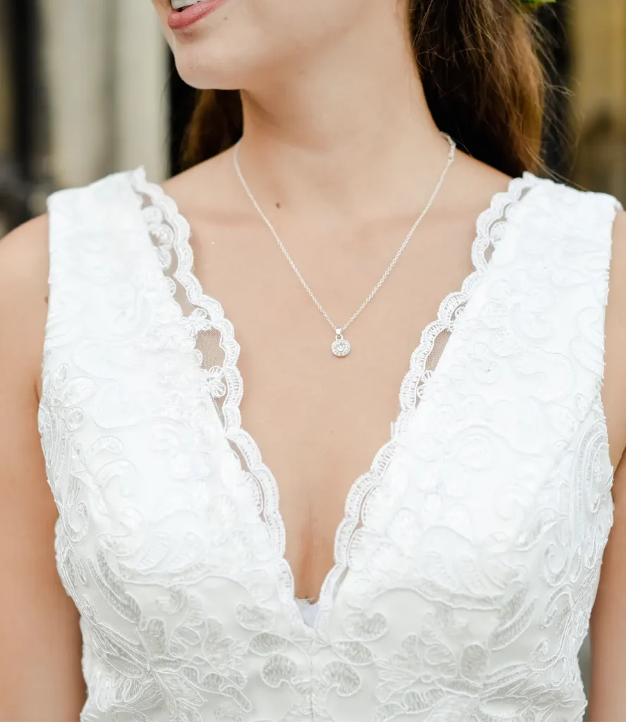 Types of Neckline and Their Benefits