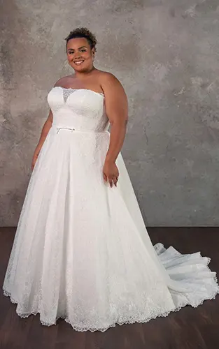 What are the 7 Most Common Myths About Plus-Size Wedding Gowns